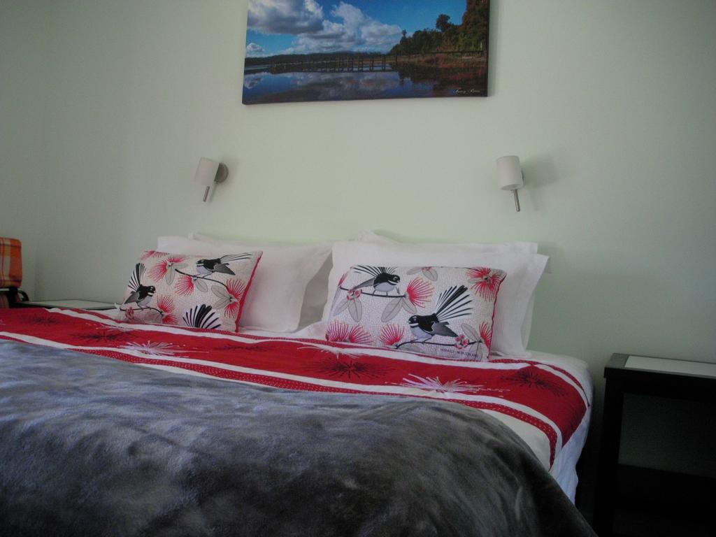 Mahinapua Retreat B&B Хокитика Номер фото